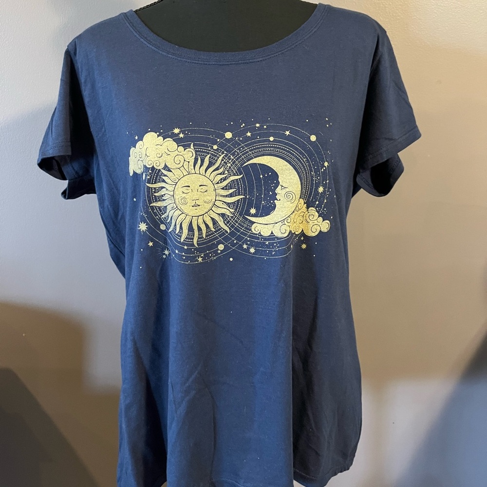 Sun / moon tee